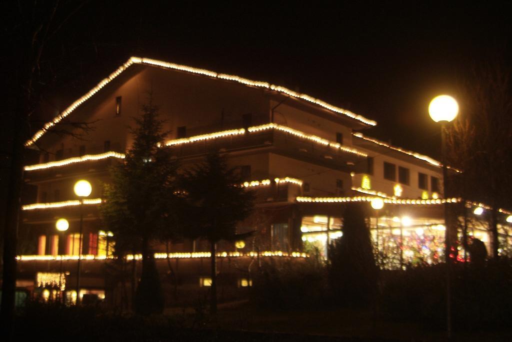 Hotel Tetto Delle Marche - Ristorante Dei Conti Cingoli Exterior foto